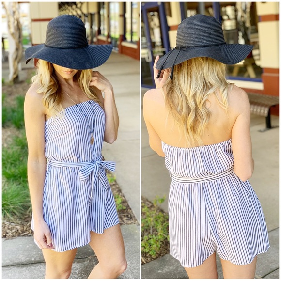 ✨LAST ONE✨Black and white striped romper with tie - Picture 4 of 4